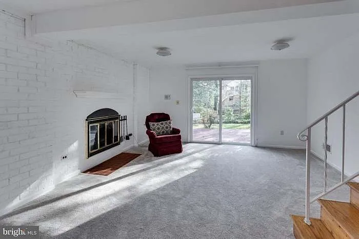 9715 Laurel St — Photo 12