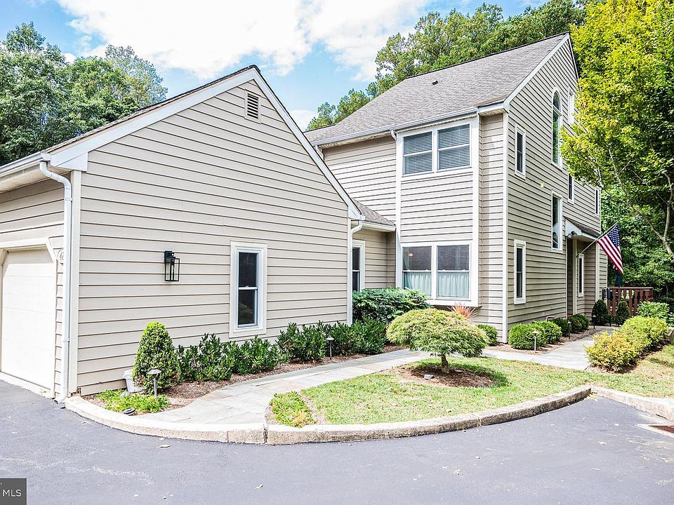 1st image of 429 Wooded Way