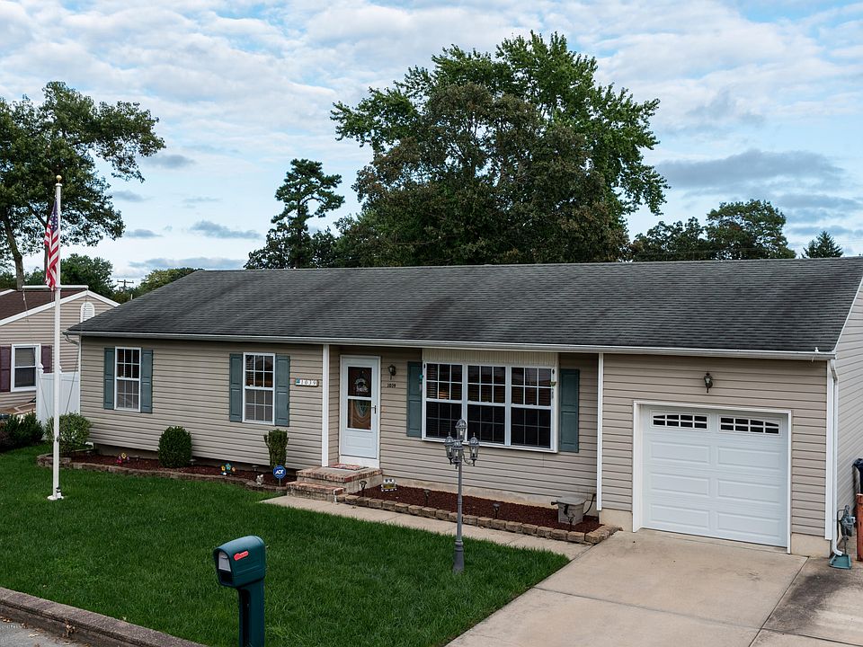 2nd image of 1039 Tiller Ave