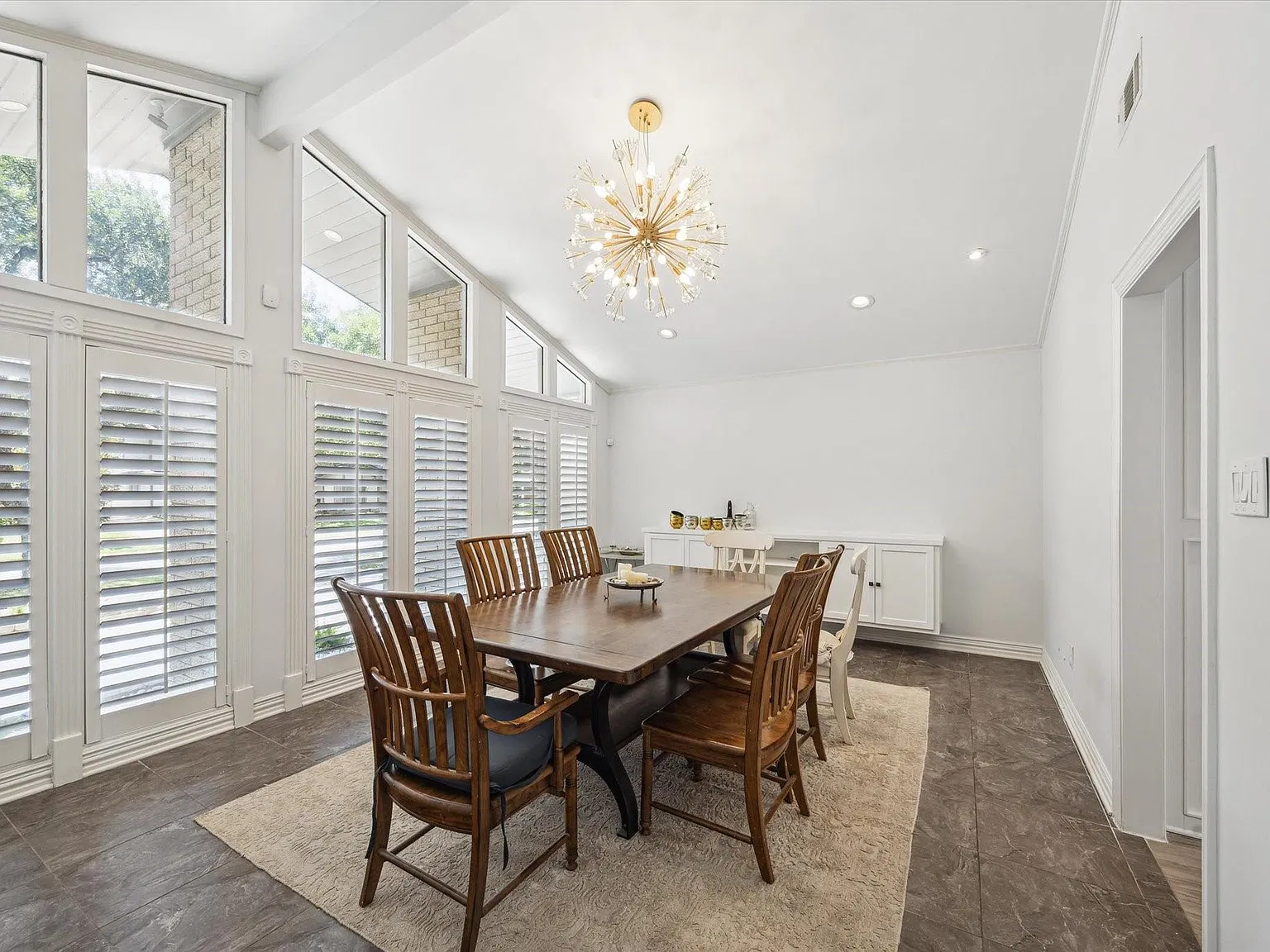 4 bed, 4.0 bath, 3488 sqft, $4,200 — Photo 4