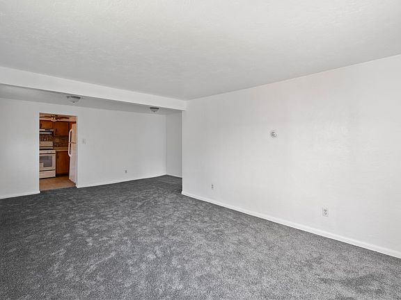 3rd image of 912 Hillsboro St