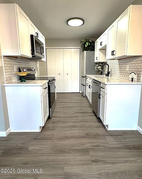 5th image of 1604 Cambridge Manor Drive