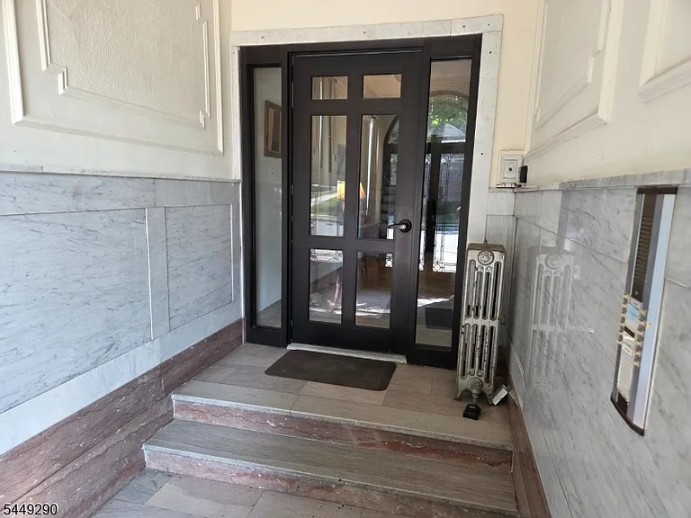22 Seymour St #6 — Photo 4
