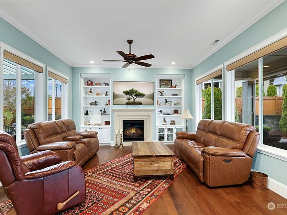 4th image of 5043 Orcas Street NE