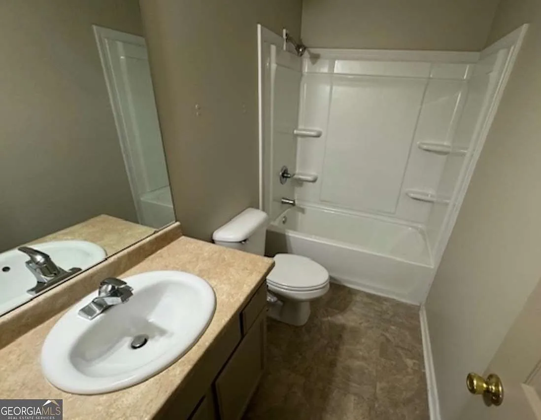 3 bed, 2.5 bath, 1360 sqft, $1,650 — Photo 4