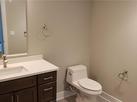 5th image of 205 Lakeshore Dr #505
