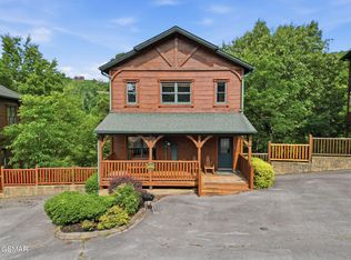 826 Gatlinburg Falls Way, Gatlinburg, TN 37738
