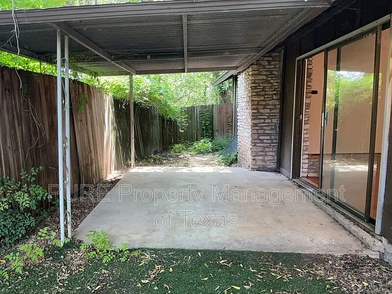 3000 Lakeside Dr — Photo 16