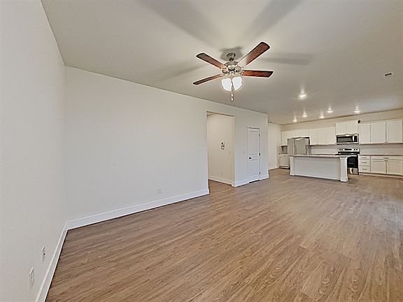 3rd image of 6913 35th Pl NE