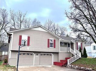 1504 NE Ivory Ln, Lees Summit, MO 64086