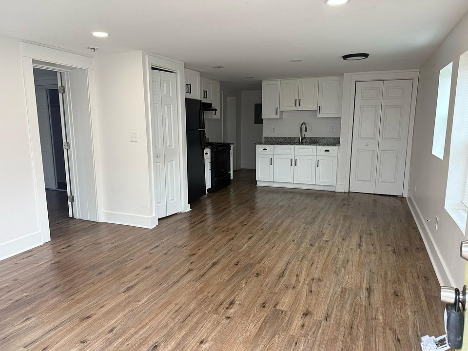 1st image of 537 Broadway Ct