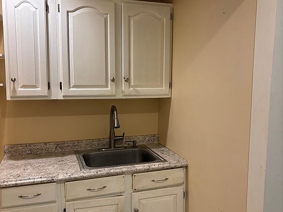 5th image of 122 Cuyler St #2