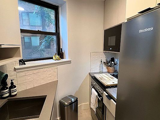 4th image of 442 E 75th St APT 1D