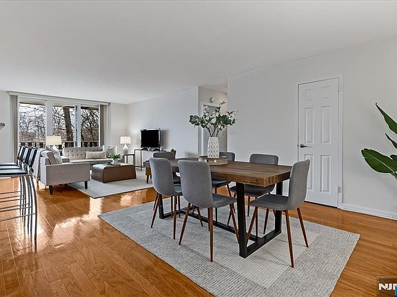 2nd image of 530 Valley Rd APT C003l