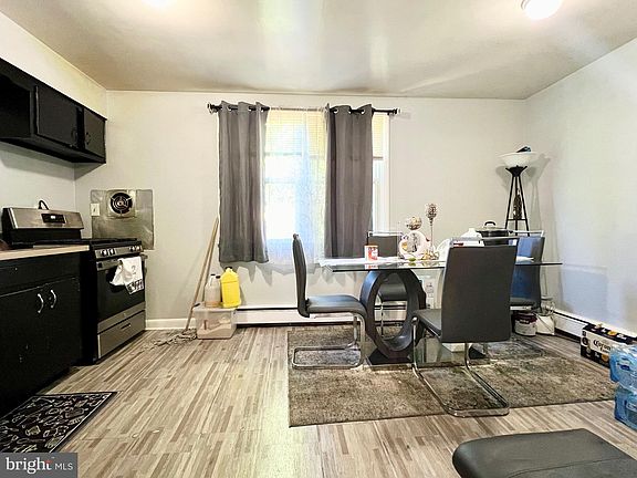 4th image of 8 E Ashland Ave