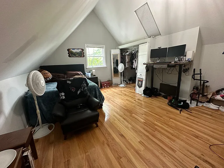 1120 W Roscoe St — Photo 13