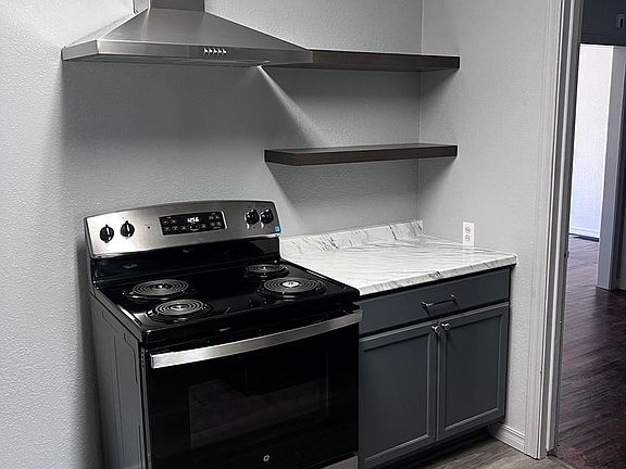 2nd image of 1520 NE 16th Ter