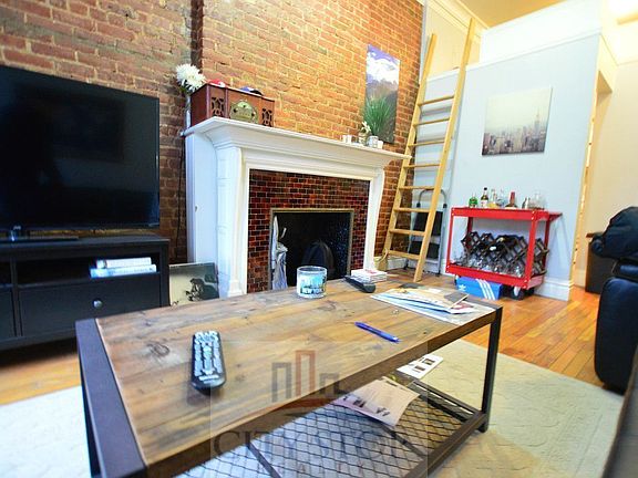 2nd image of 153 W 78th St APT 2