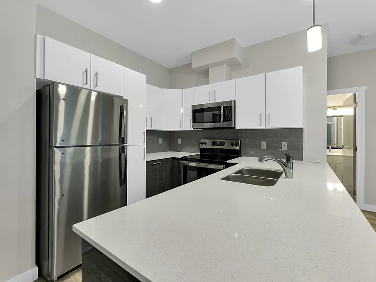 1060 Goldstream Ave — Photo 3