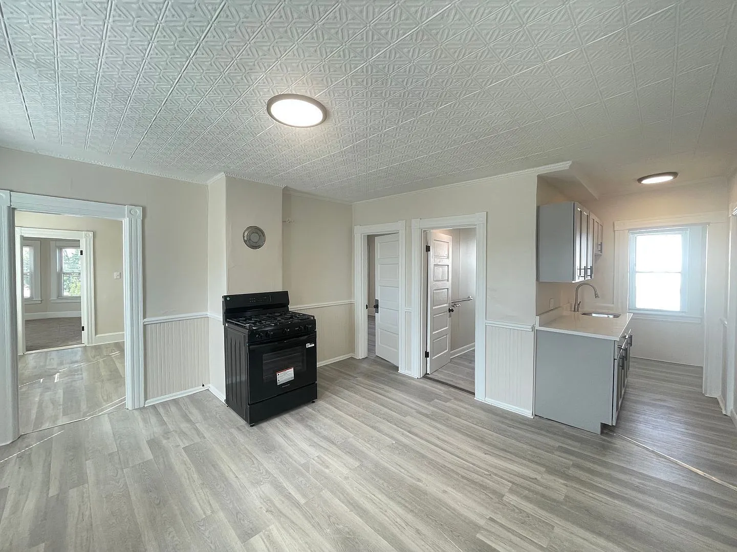 4 bed, 1.0 bath, $2,295 — Photo 1