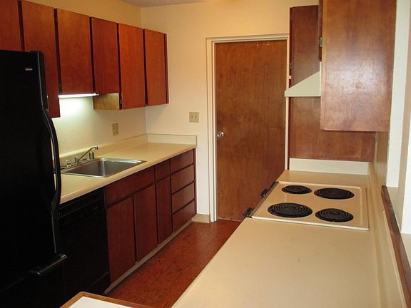4th image of 46-49 Aliianela Pl APT 1715