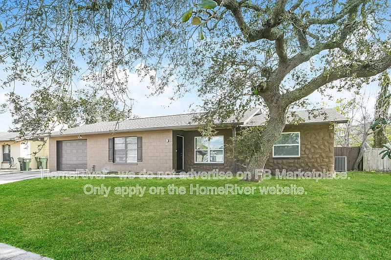 Building Photo - 1101 Oakwood Ln