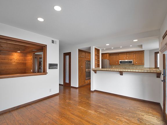 5th image of 472 36th St