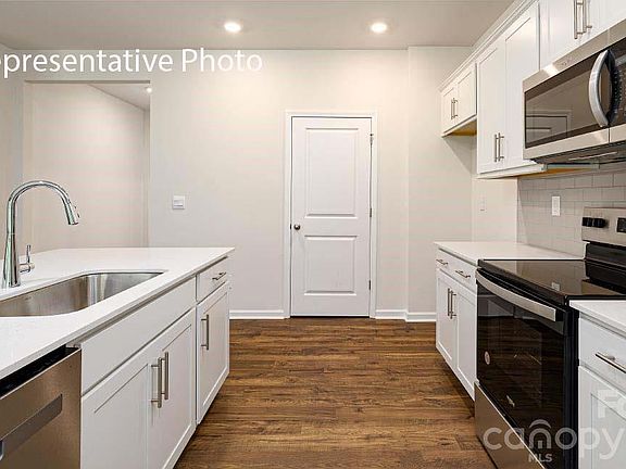 5th image of 223 Mary Locke Way