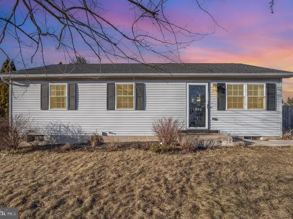 1892 Red Wing Ln, Dover, PA 17315
