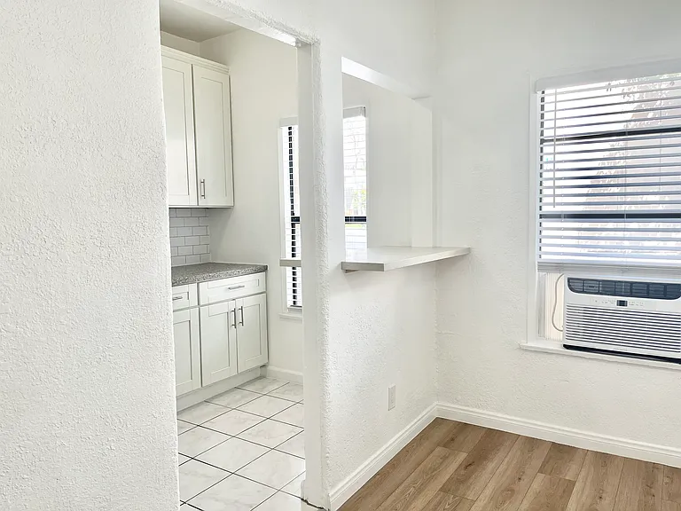 1154 N Formosa Ave — Photo 8