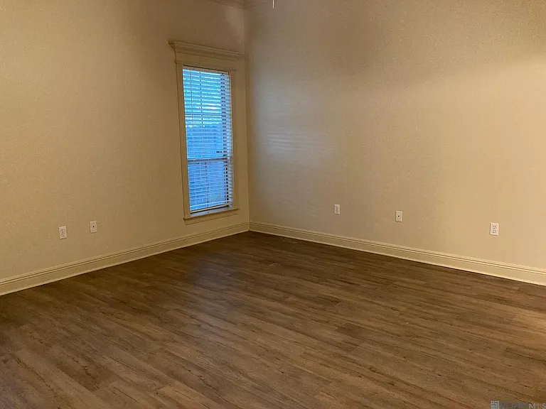 10655 Woodland Oaks Dr — Photo 13