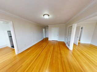 1304 NE 42nd St APT 204, Seattle, WA 98105