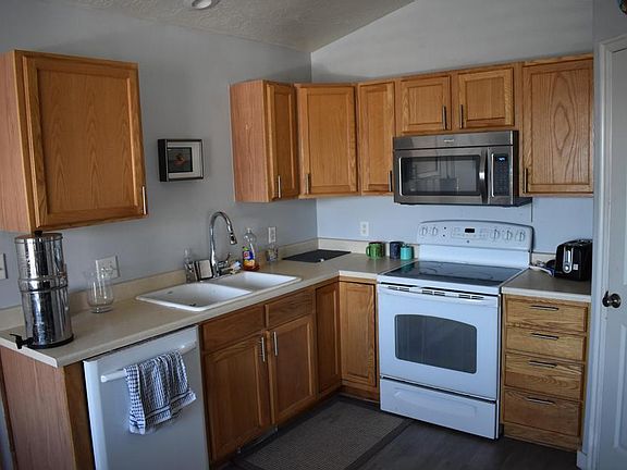 2nd image of 328 W Peach Pl