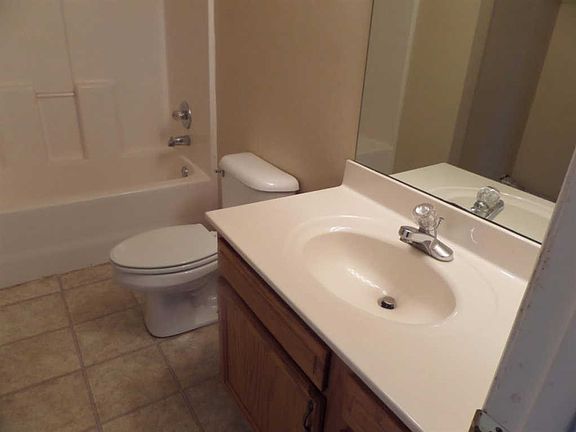 5th image of 1046 Pinoak Dr