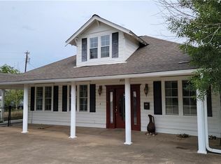 805 Davis St, Taylor, TX 76574