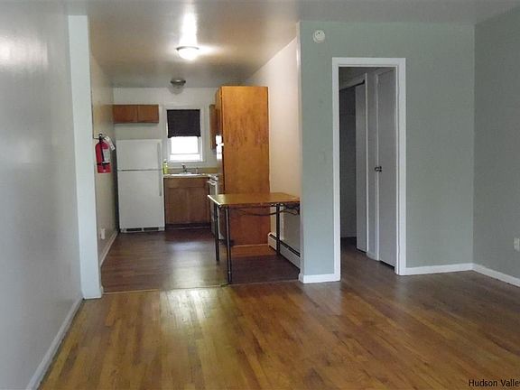 5th image of 38 Huguenot St