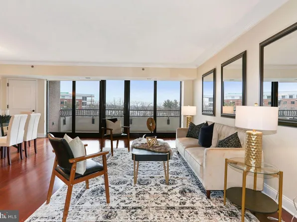 1200 Crystal Dr APT 312, Arlington, VA 22202