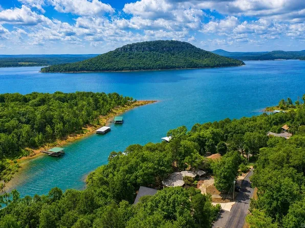135 Wilshire Dr, Fairfield Bay, AR 72088