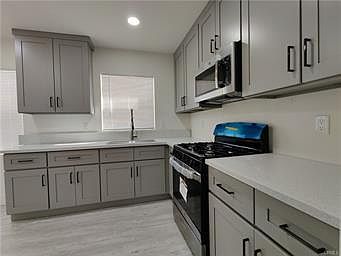 3rd image of 12501 Janet Ln
