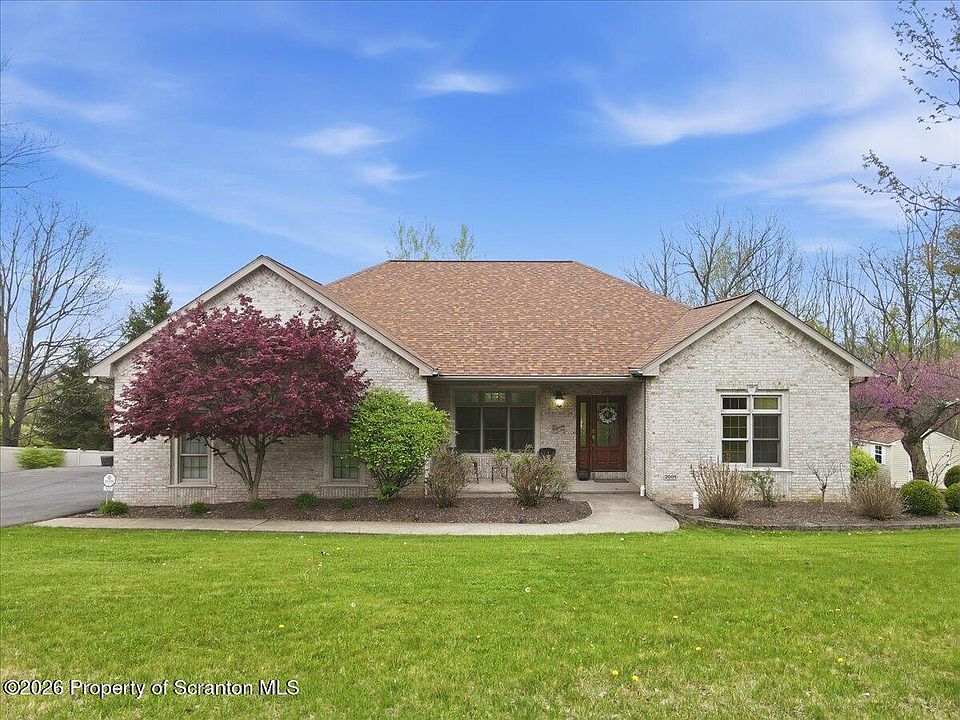 1st image of 121 Ridgeview Dr