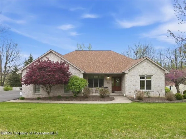 121 Ridgeview Dr, Scranton, PA 18504