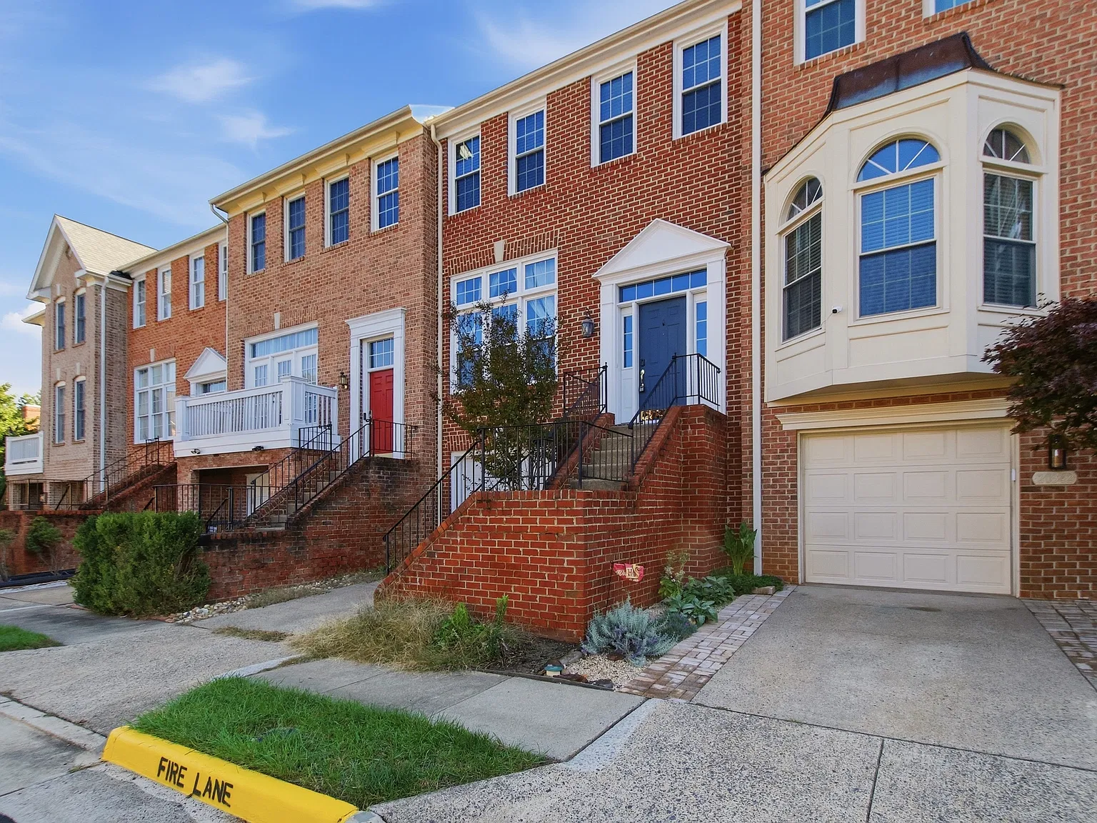 3 bed, 2191 sqft, $3,600 — Photo 2