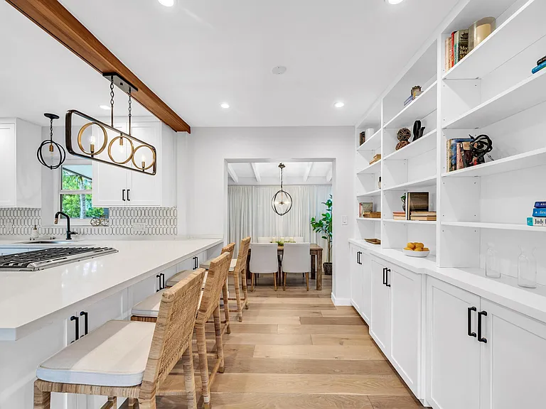 748 NE 17th Way — Photo 21
