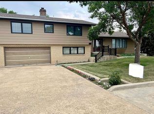 402 Elm St, Midland, SD 57552