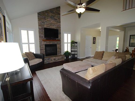 4th image of 303 Summerwalk Blvd