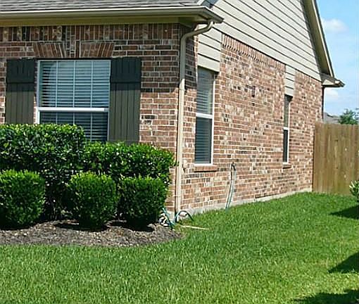 A side view of a well maintained home  tells you that the seller's have taken care of this home.