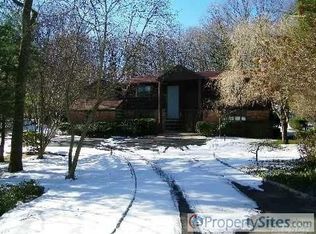 7 Mona Ln, Dix Hills, NY 11746