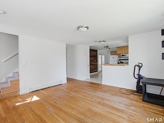 5th image of 70 Leslie Court