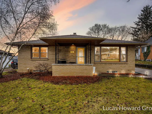 926 Calvary Ave NW, Grand Rapids, MI 49504
