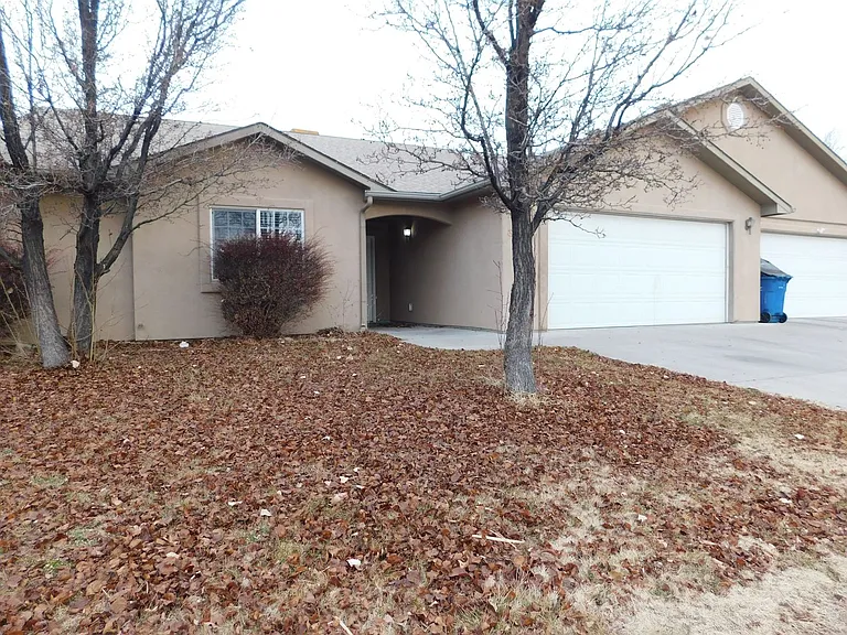 3016 Oakwood Dr — Photo 1